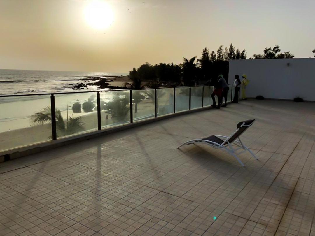 Villa Somone Pied Dans L'Eau Exterior photo